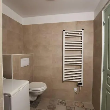 Lägenhet De 30m2 Pour 2 Personnes Venaco (Corsica)